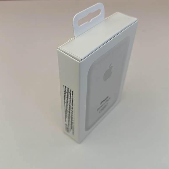 Apple iPhone Battery Pack MagSafe providing safe and reliable wireless charging. - Picture 4 of 4